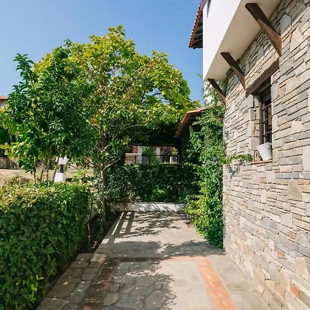 Efi & Zisis Villa *